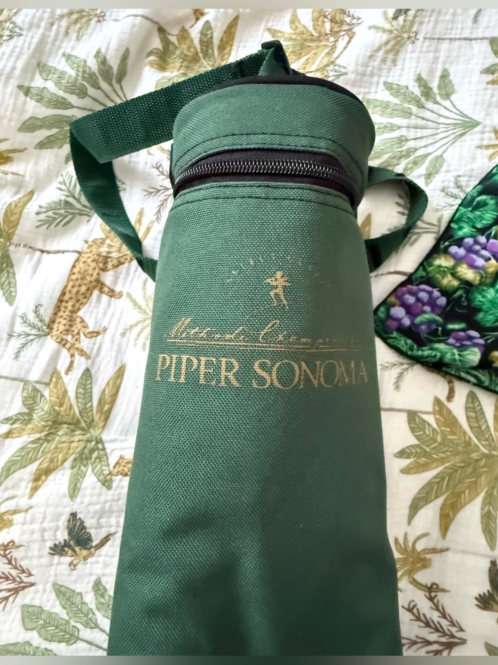 🍷Piper Sonoma Green Insulated Bottle Carrier